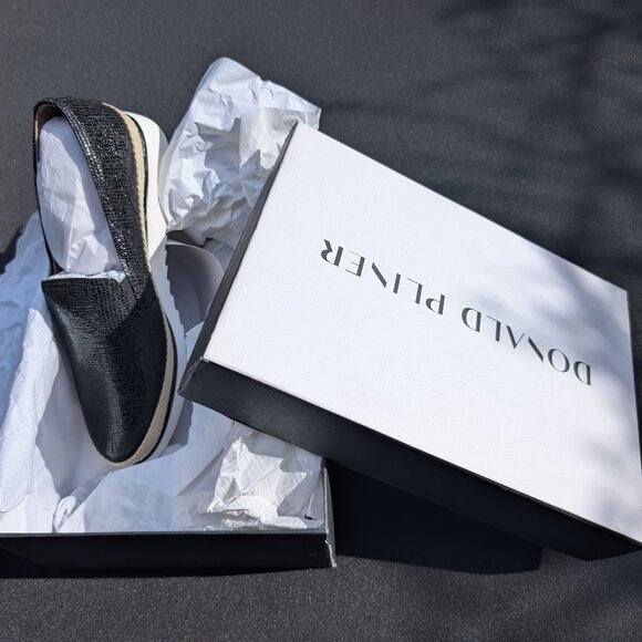 Donald Pliner Black Spring Loafer Size 10 NIB - Picture 1 of 8